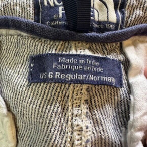 The North Face Blue/Gray Pinstripe Outdoor Adventure Women's Shorts in Size 6 - Picture 4 of 7